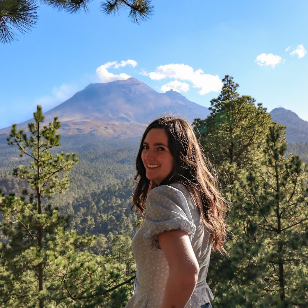 Sofia Pi-Suñer con vista Volcán Popocatépetl 